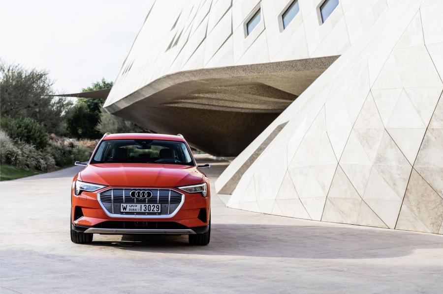  Audi e-tron 55 Quattro 2019 года  (WW) (фото 192 из 452)